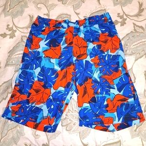 A pair of Columbia youth swim shorts in a size XL. Pre-loved in great condition
